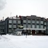 Танк Т-34 перед заводоуправлением