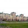 Здания в конце проспекта